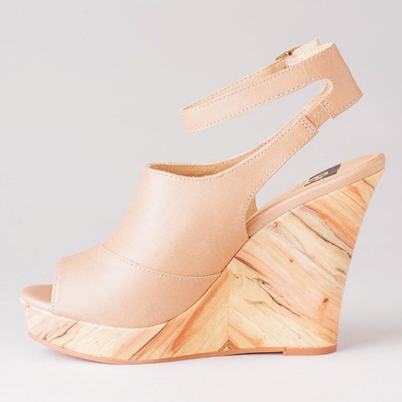 Perfect 10 Peep Toe Towering Platform Wedge Sandal - Picture 3 of 5